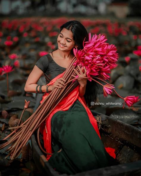 photoshoot poses for girl in traditional dress|Beautiful Photo Poses for Traditional Dresses .